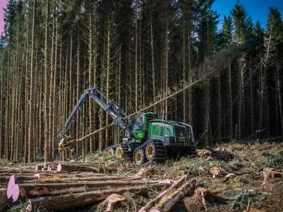Механизированная заготовка леса John Deere 1270G: валка и раскряжёвка