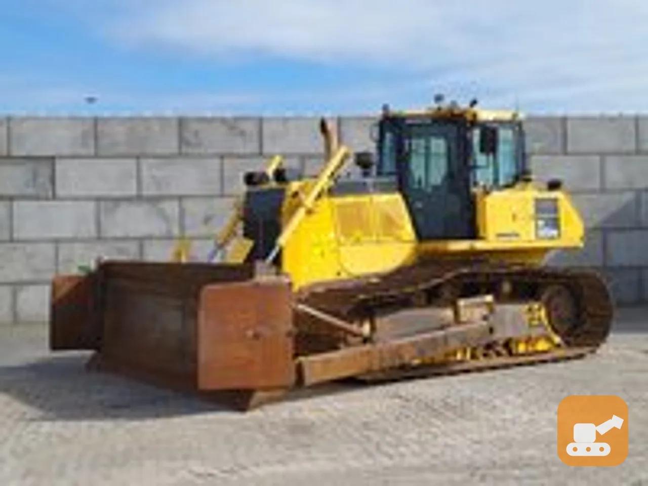 Бульдозер Komatsu D65PX-18 Б/У с доставкой в Красноярск