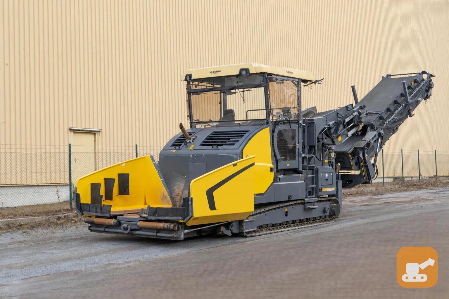 Перегружатель асфальта BOMAG BMF 2500 S Б/У с доставкой в Воронеж