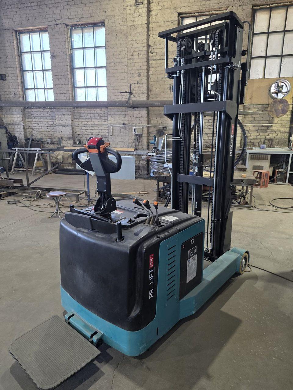 Электроштабелёр PR LIFT PRO (самоходный)