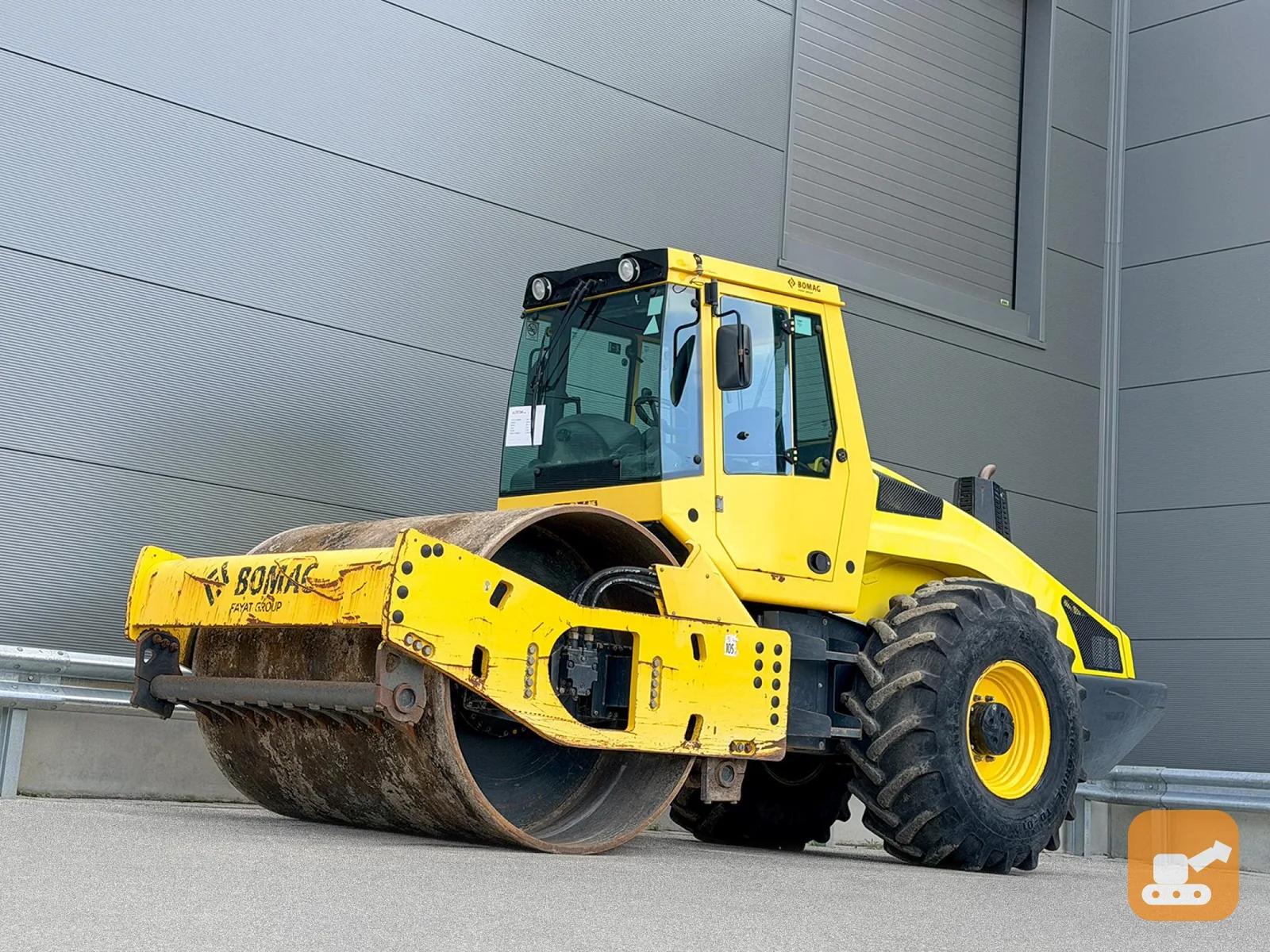 Грунтовый каток BOMAG BW 213 DH-4i Б/У с доставкой в Иркутск