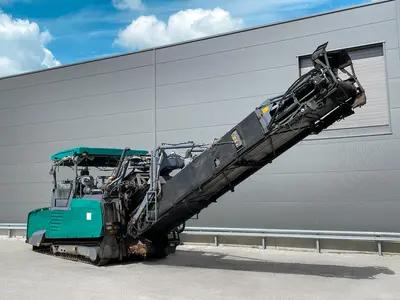 Перегружатель асфальта Vögele MT 3000-2 Offset Б/У с доставкой в Нижний Новгород